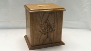 oak_urn_maple_leaf_engraving
